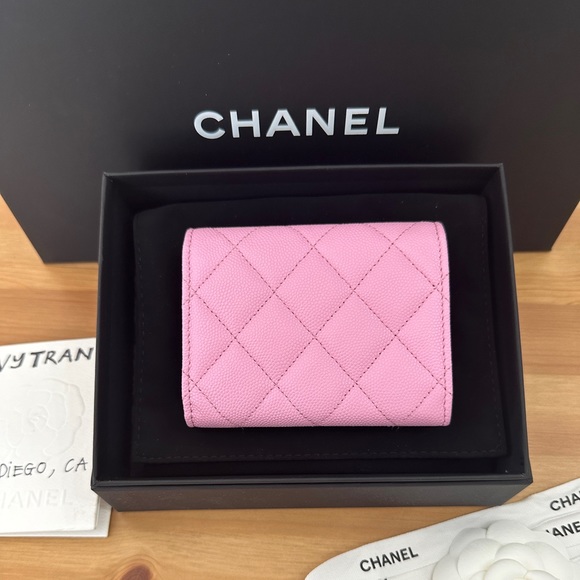 SOLD❌CHANEL 23P XL Flap Card Holder - Picture 2 of 14